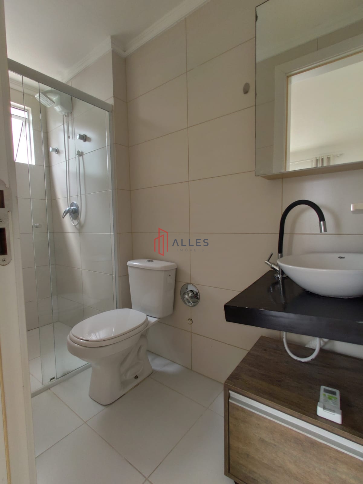 ALUGA-SE ANUAL LINDÍSSIMO APARTAMENTO NO CENTRO DE BALNEÁRIO CAMBORIÚ/SC