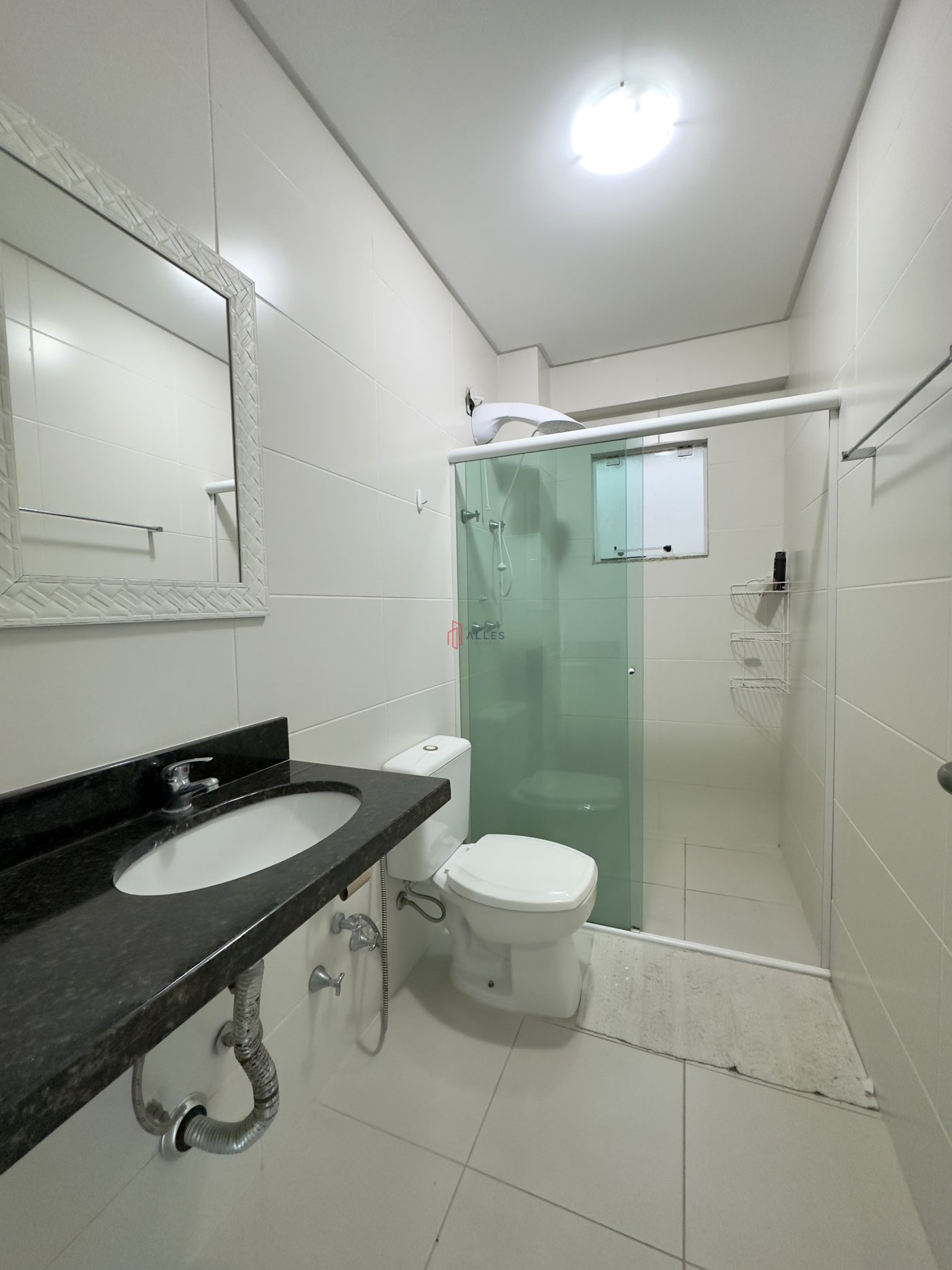 ALUGA-SE ANUAL SOBRADO TRIPLEX NA PRAIA DOS AMORES EM BALNEÁRIO CAMBORIÚ/SC