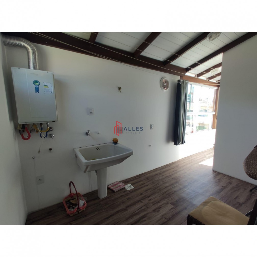 VENDE-SE  APARTAMENTO DIFERENCIADO EM BALNEÁRIO CAMBORIÚ/SC