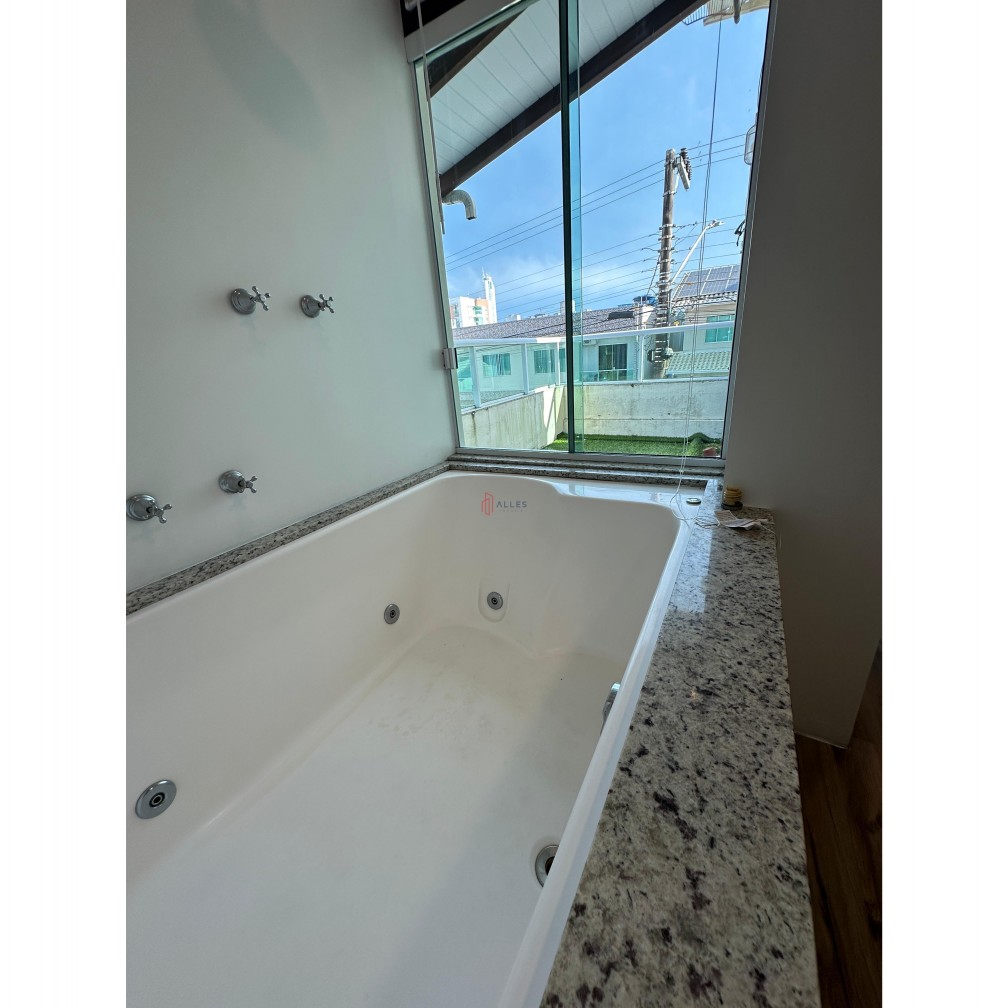 VENDE-SE  APARTAMENTO DIFERENCIADO EM BALNEÁRIO CAMBORIÚ/SC