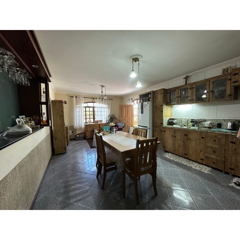 Vende-se casa com piscina no Centro de Camboriú/SC