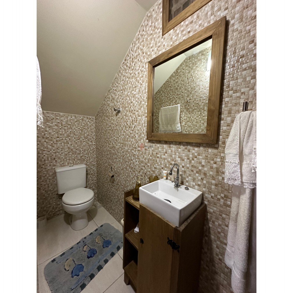 Vende-se casa com piscina no Centro de Camboriú/SC