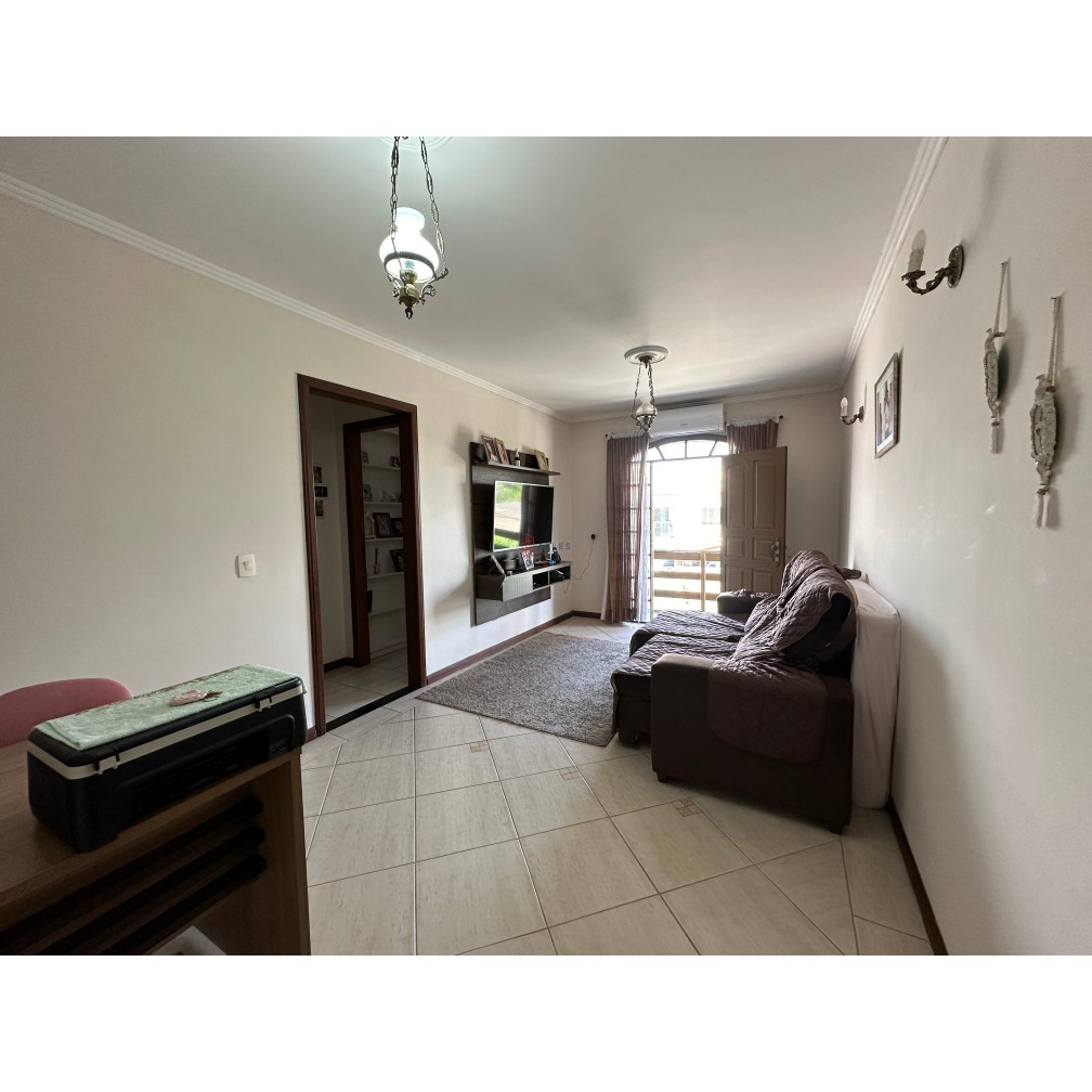 Vende-se casa com piscina no Centro de Camboriú/SC