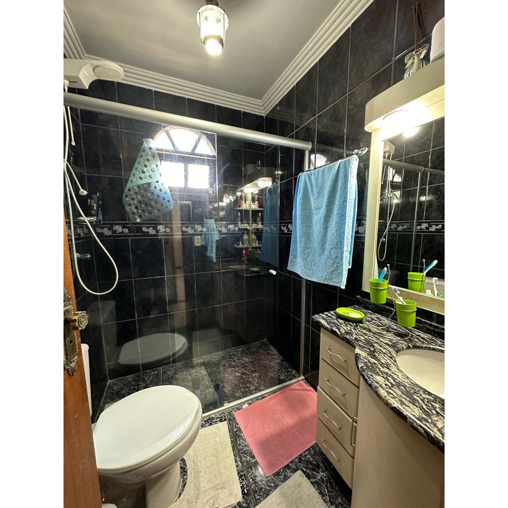 Vende-se casa com piscina no Centro de Camboriú/SC