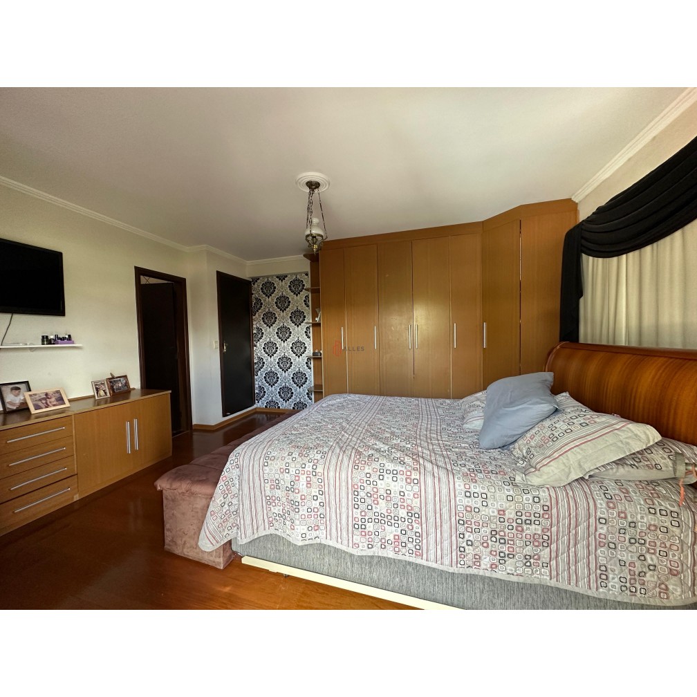 Vende-se casa com piscina no Centro de Camboriú/SC