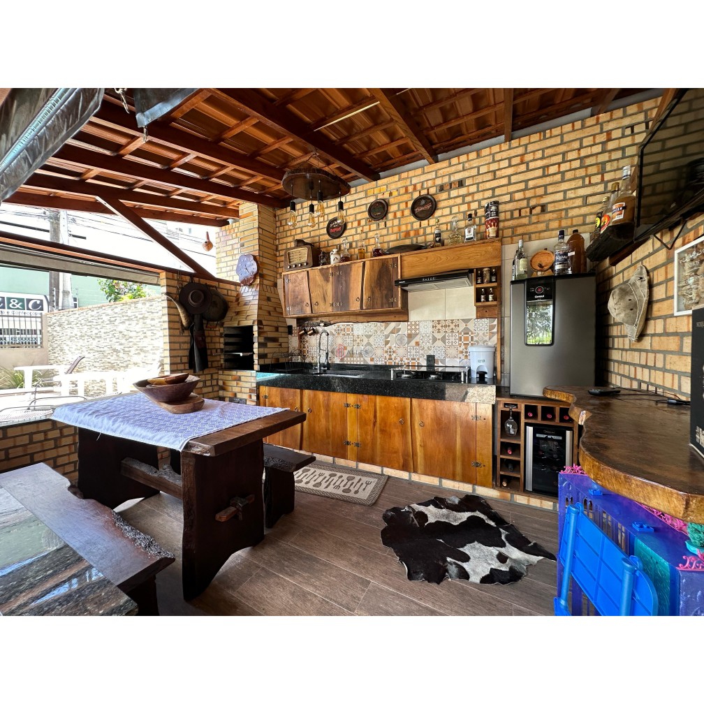 Vende-se casa com piscina no Centro de Camboriú/SC