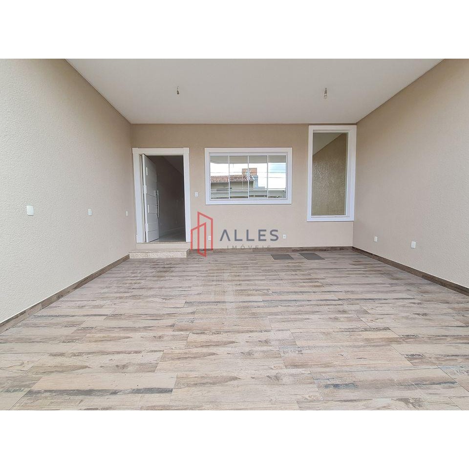 VENDE-SE LINDÍSSIMO SOBRADO  NO CENTRO DE BALNEÁRIO CAMBORI/SC