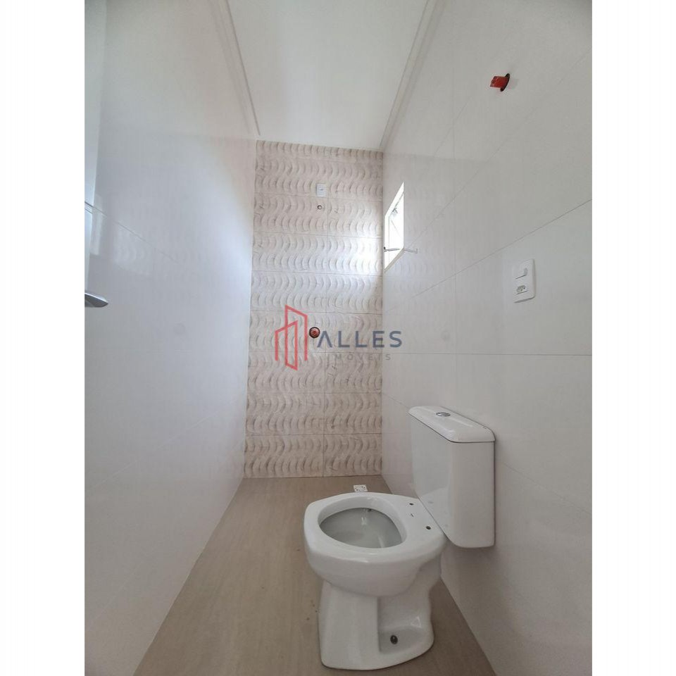 VENDE-SE LINDÍSSIMO SOBRADO  NO CENTRO DE BALNEÁRIO CAMBORI/SC