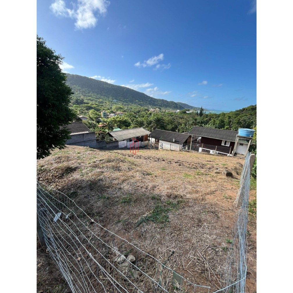 VENDE-SE TERRENO NA PITORESCA PRAIA DE TAQUARAS EM BALNEÁRIO CAMBORIÚ/SC