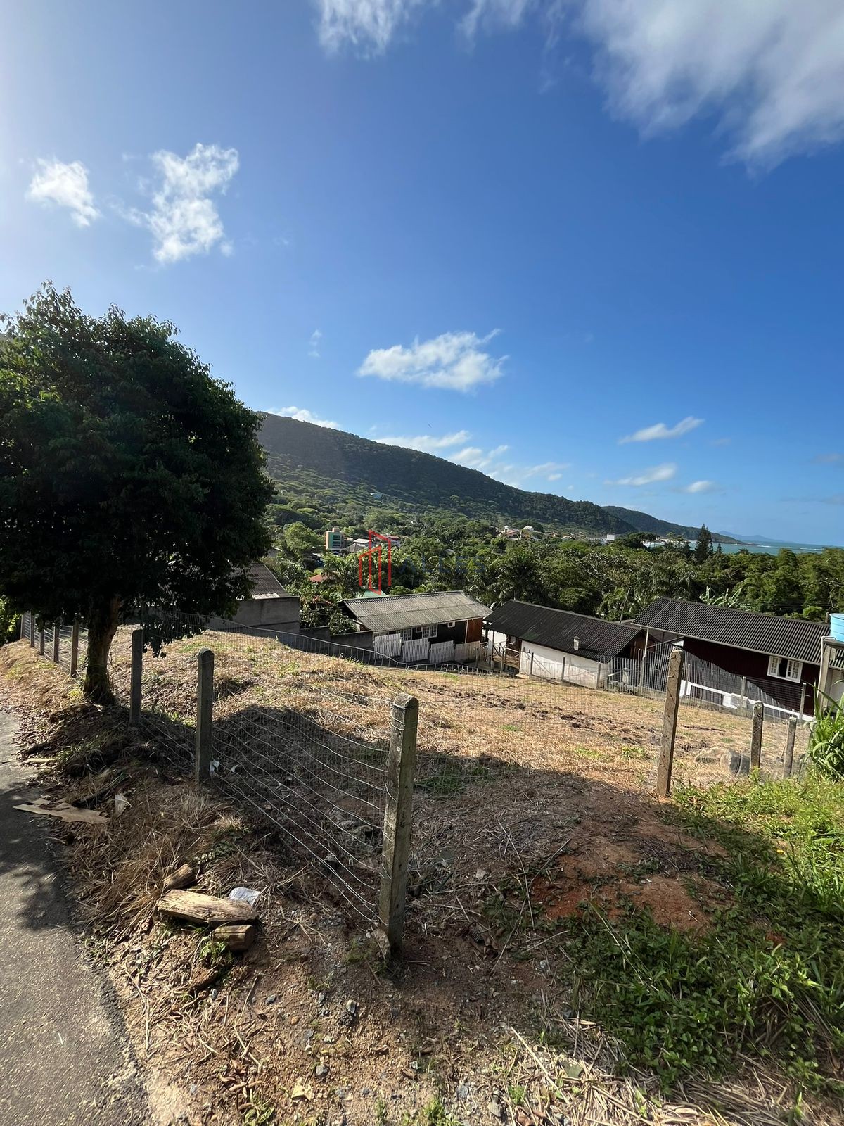 VENDE-SE TERRENO NA PITORESCA PRAIA DE TAQUARAS EM BALNEÁRIO CAMBORIÚ/SC