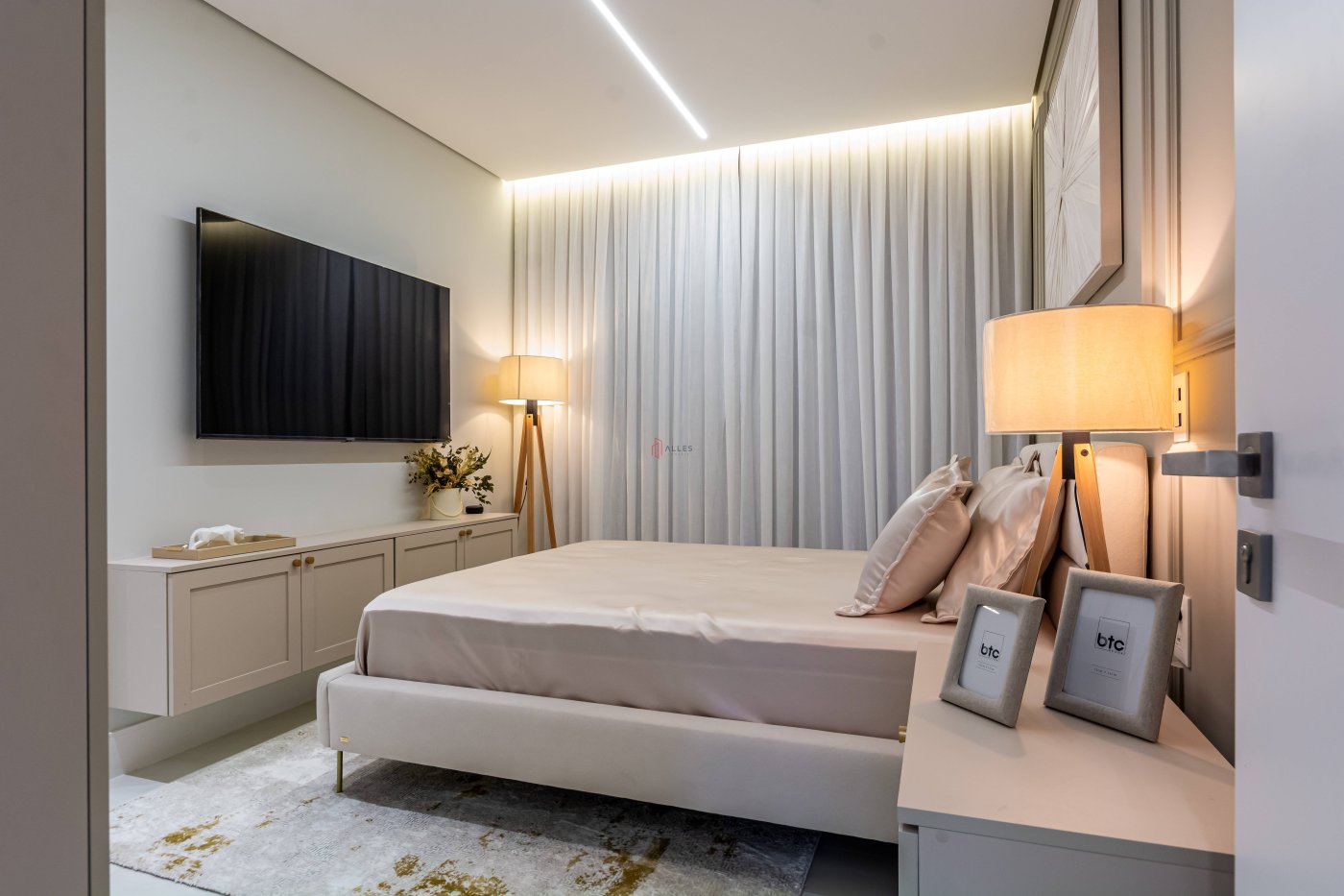 VENDE-SE APARTAMENTO ALTO PADRÃO EM BALNEÁRIO CAMBORIÚ/SC