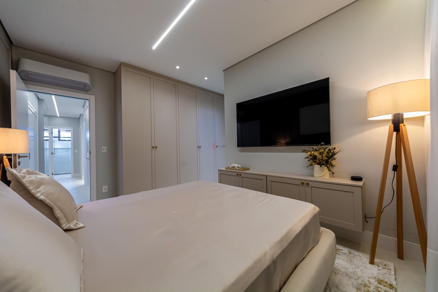 VENDE-SE APARTAMENTO ALTO PADRÃO EM BALNEÁRIO CAMBORIÚ/SC