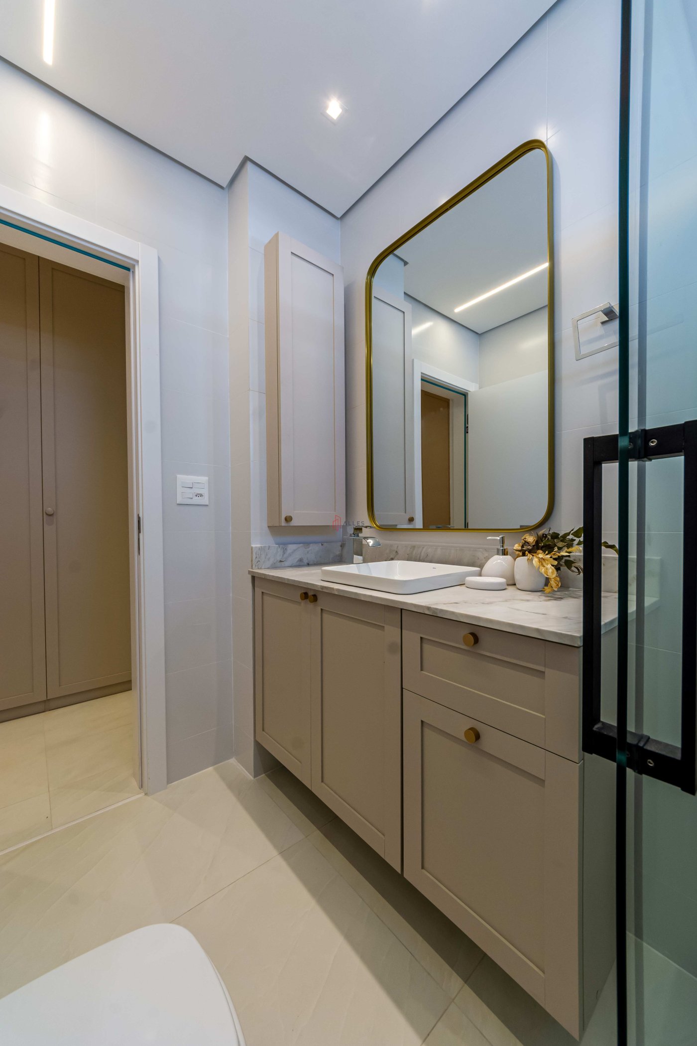 VENDE-SE APARTAMENTO ALTO PADRÃO EM BALNEÁRIO CAMBORIÚ/SC