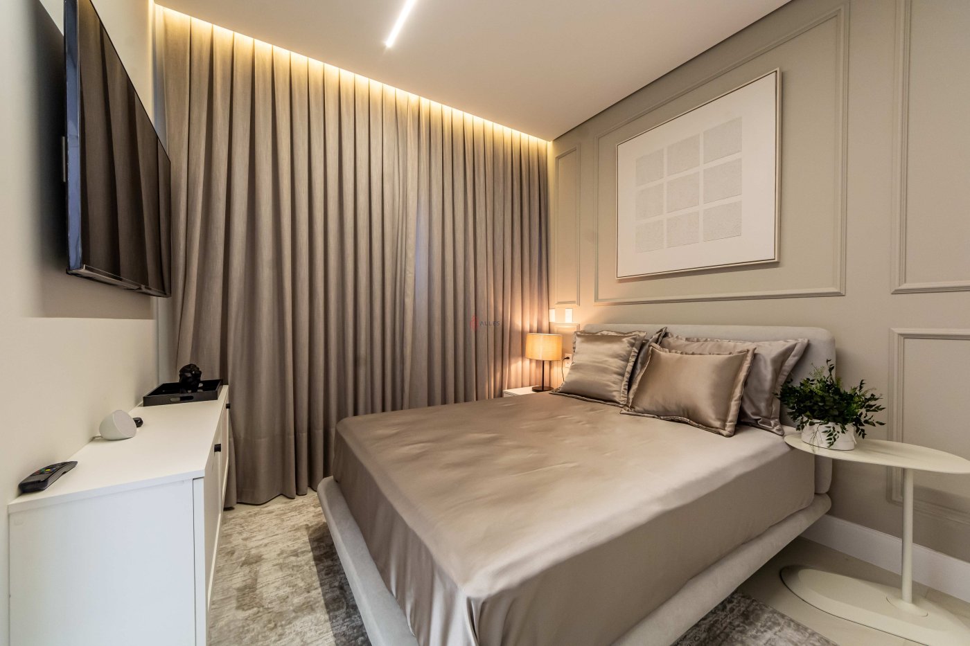 VENDE-SE APARTAMENTO ALTO PADRÃO EM BALNEÁRIO CAMBORIÚ/SC