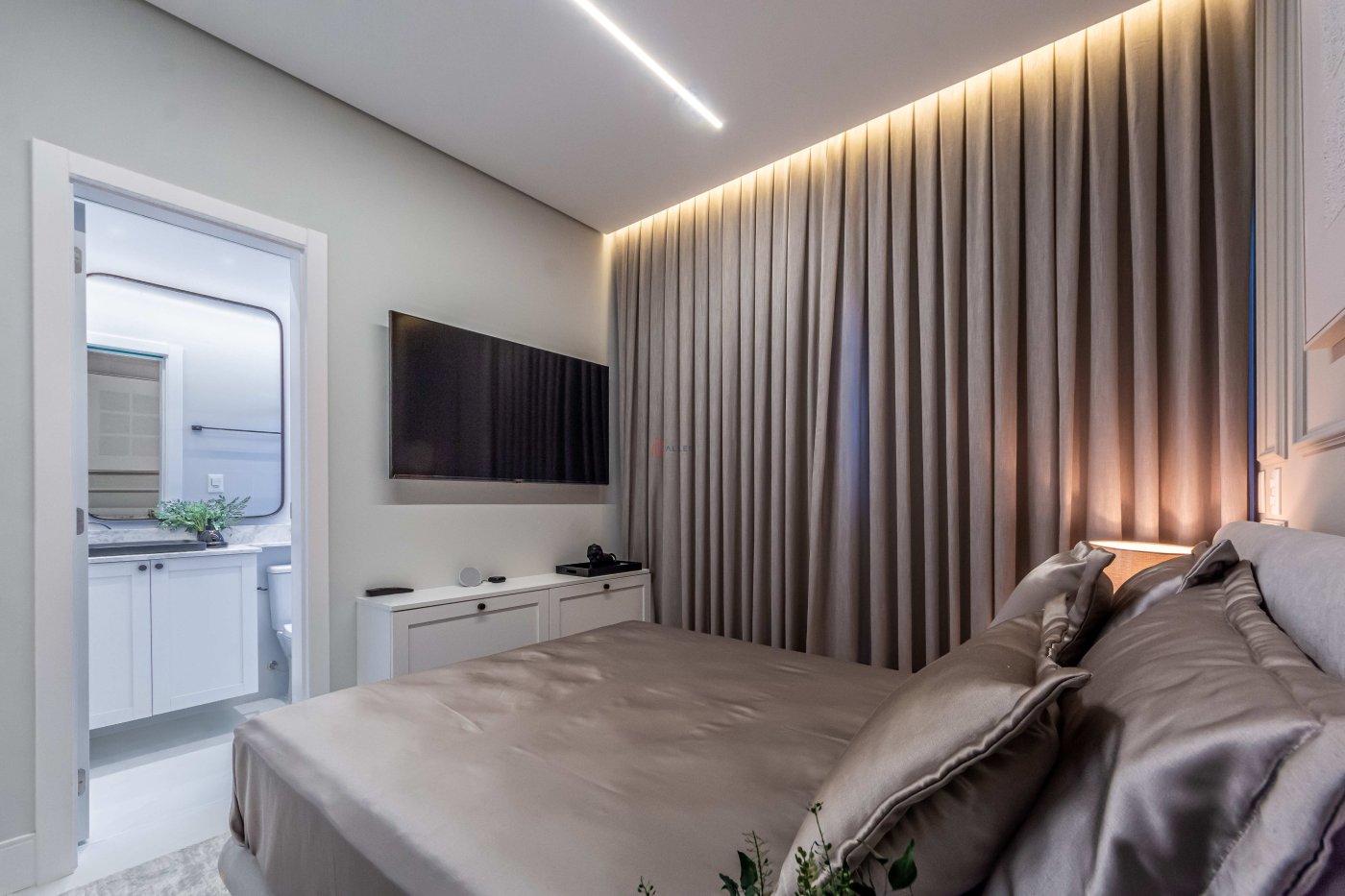 VENDE-SE APARTAMENTO ALTO PADRÃO EM BALNEÁRIO CAMBORIÚ/SC