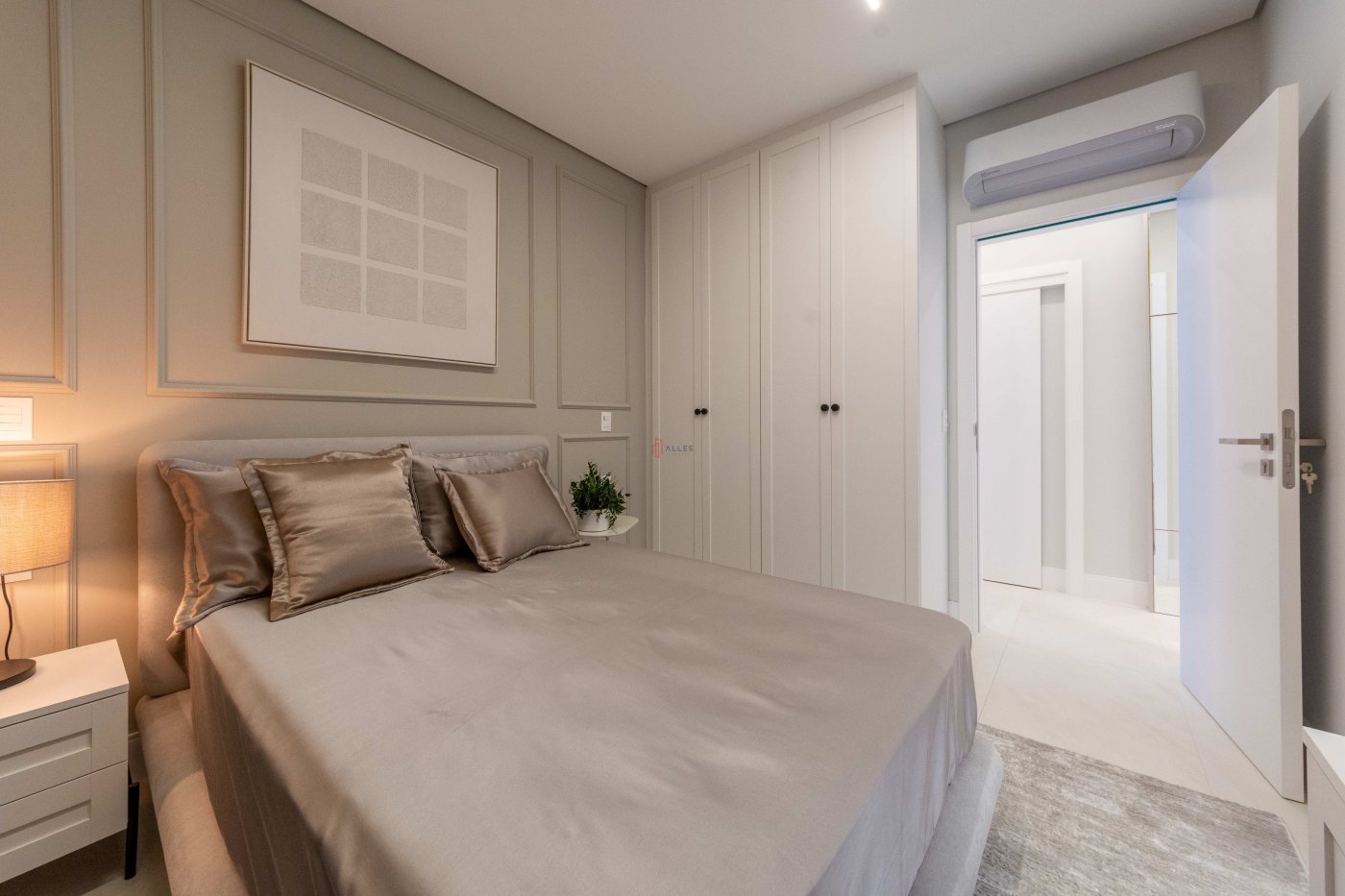 VENDE-SE APARTAMENTO ALTO PADRÃO EM BALNEÁRIO CAMBORIÚ/SC