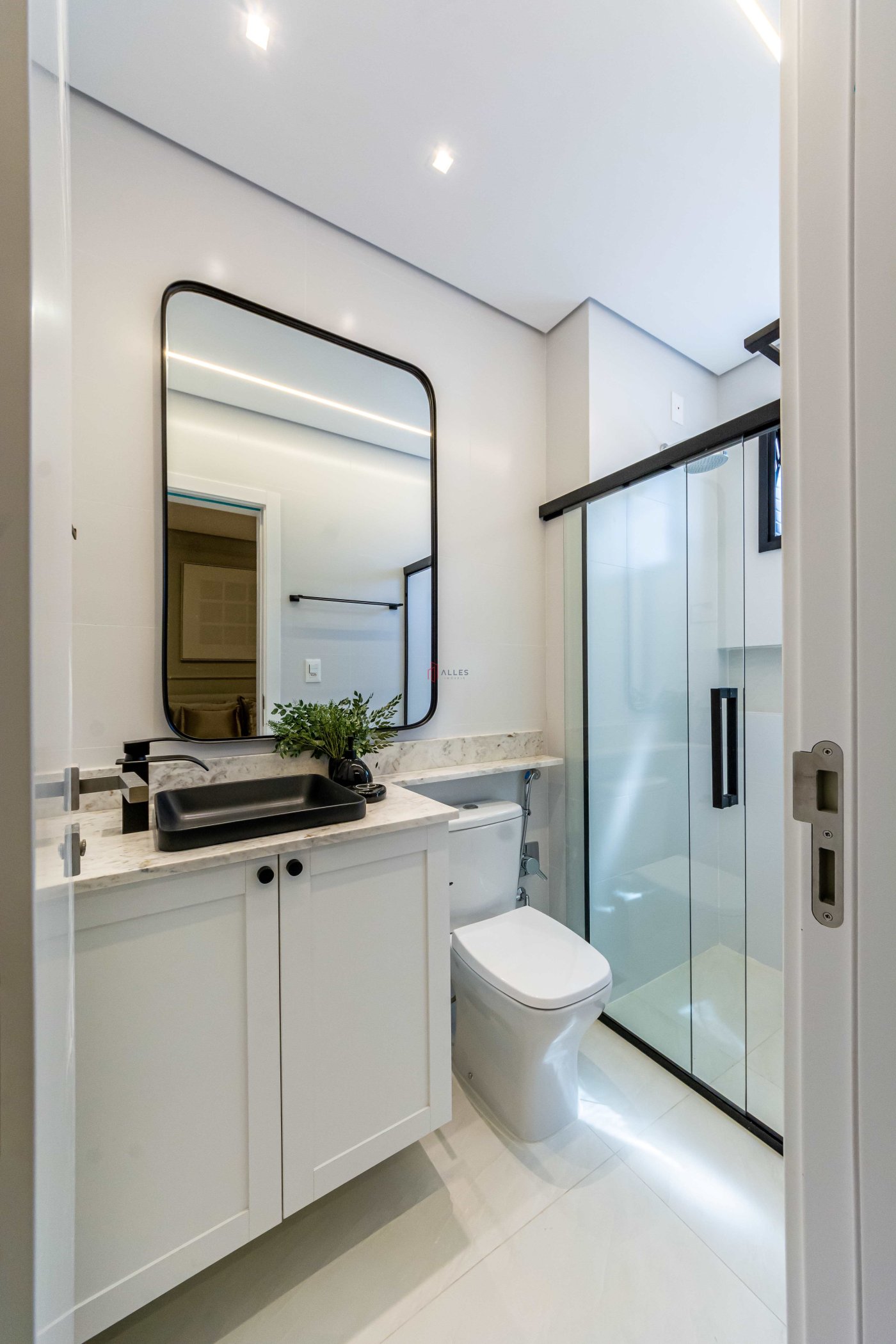 VENDE-SE APARTAMENTO ALTO PADRÃO EM BALNEÁRIO CAMBORIÚ/SC