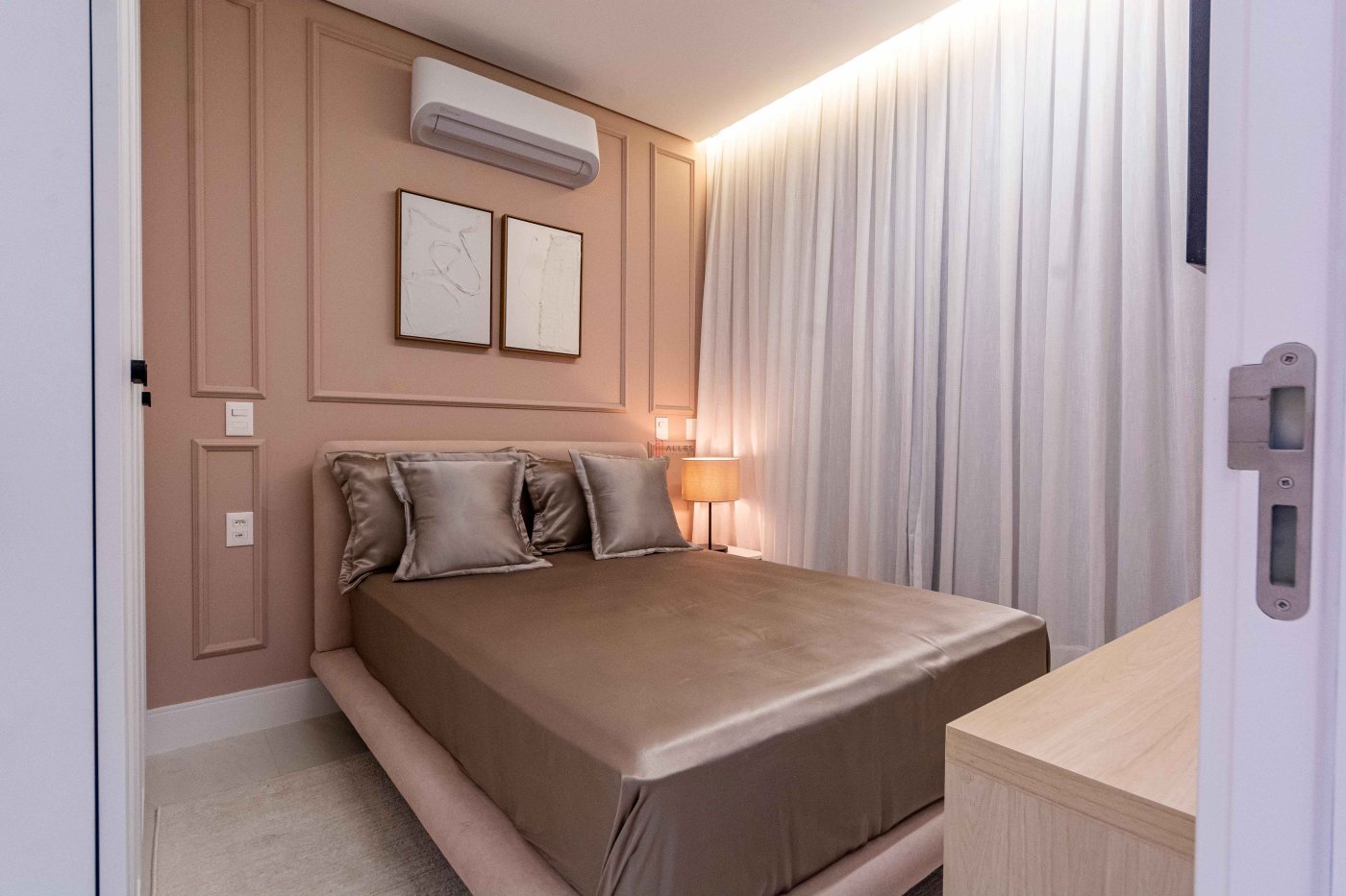 VENDE-SE APARTAMENTO ALTO PADRÃO EM BALNEÁRIO CAMBORIÚ/SC