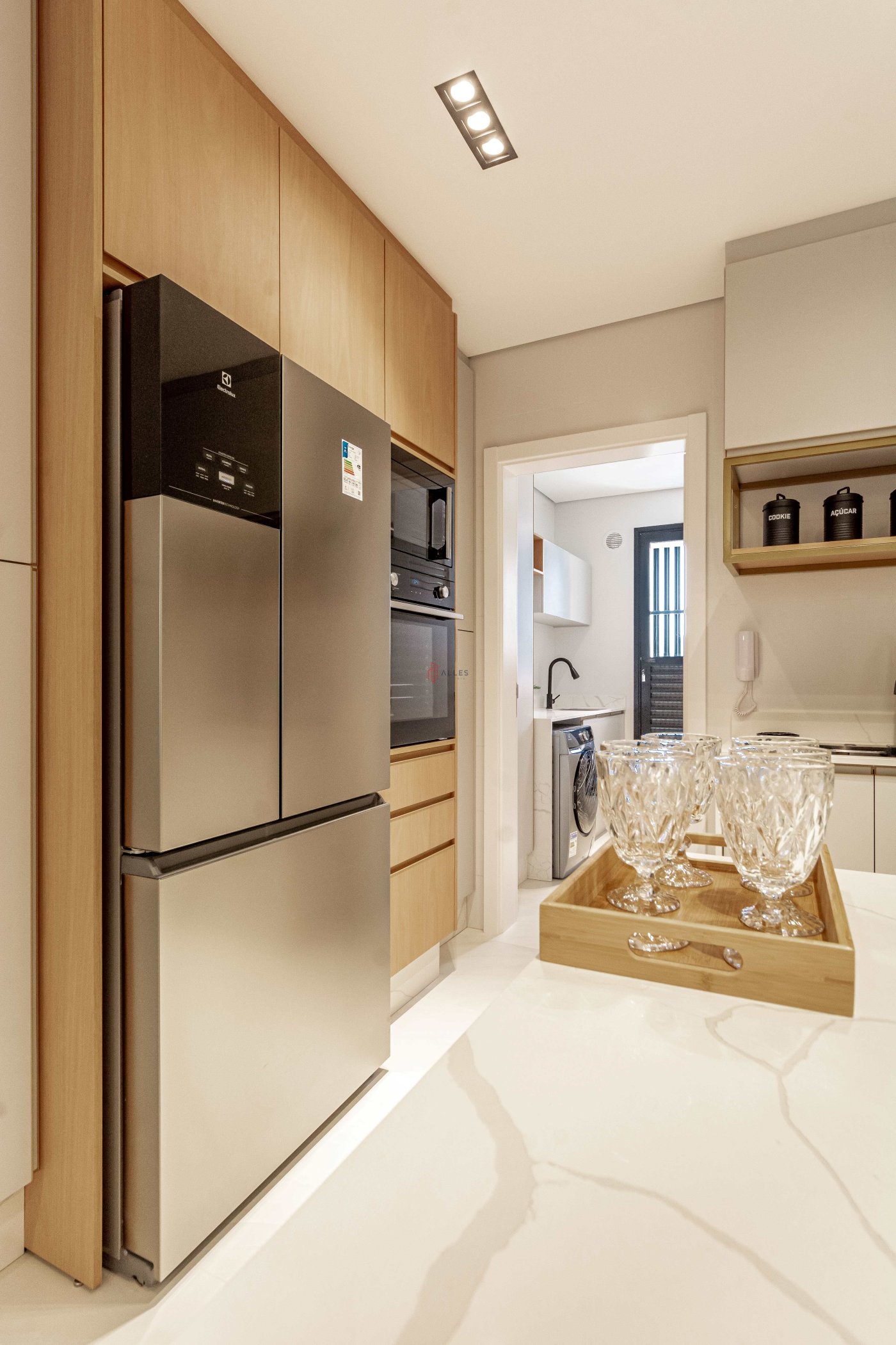 VENDE-SE APARTAMENTO ALTO PADRÃO EM BALNEÁRIO CAMBORIÚ/SC