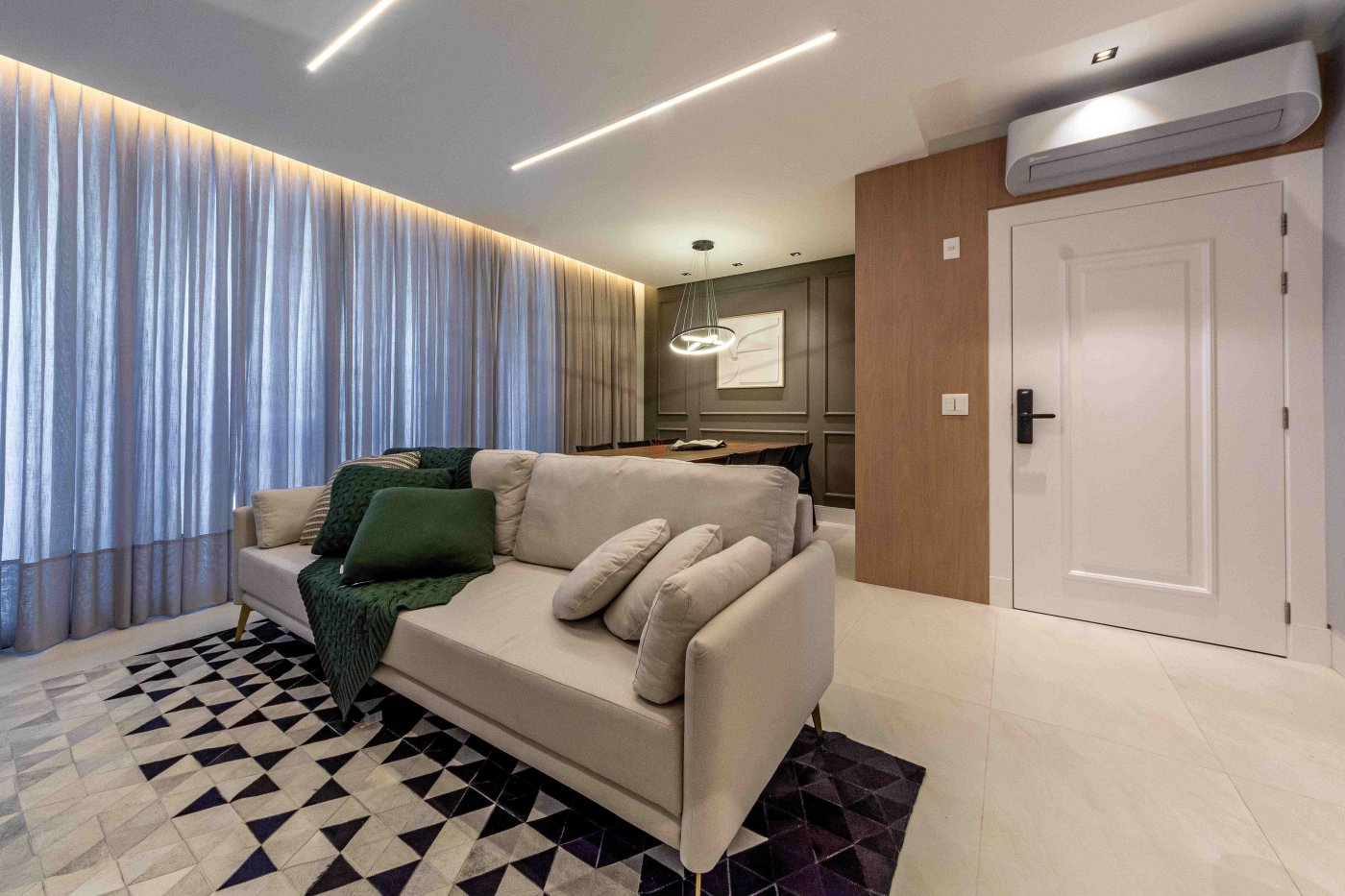 VENDE-SE APARTAMENTO ALTO PADRÃO EM BALNEÁRIO CAMBORIÚ/SC