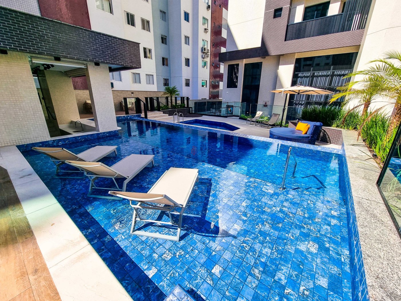 VENDE-SE APARTAMENTO ALTO PADRÃO EM BALNEÁRIO CAMBORIÚ/SC