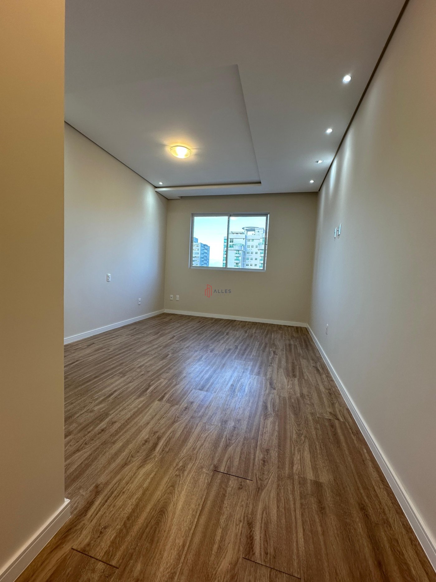 ALUGA-SE ANUAL APARTAMENTO ALTO PADRÃO NO CENTRO DE BALNEÁRIO CAMBORIÚ/SC