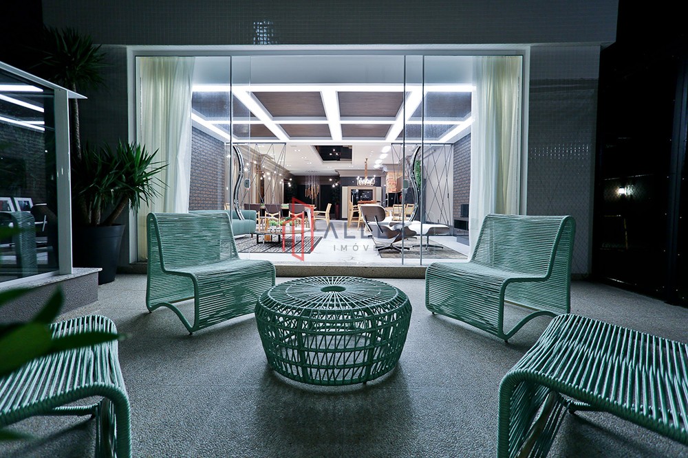 ALUGA-SE ANUAL APARTAMENTO ALTO PADRÃO NO CENTRO DE BALNEÁRIO CAMBORIÚ/SC