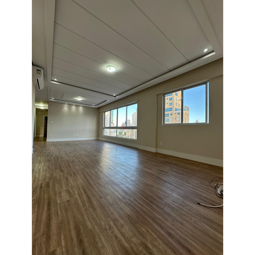 ALUGA-SE ANUAL APARTAMENTO ALTO PADRÃO NO CENTRO DE BALNEÁRIO CAMBORIÚ/SC