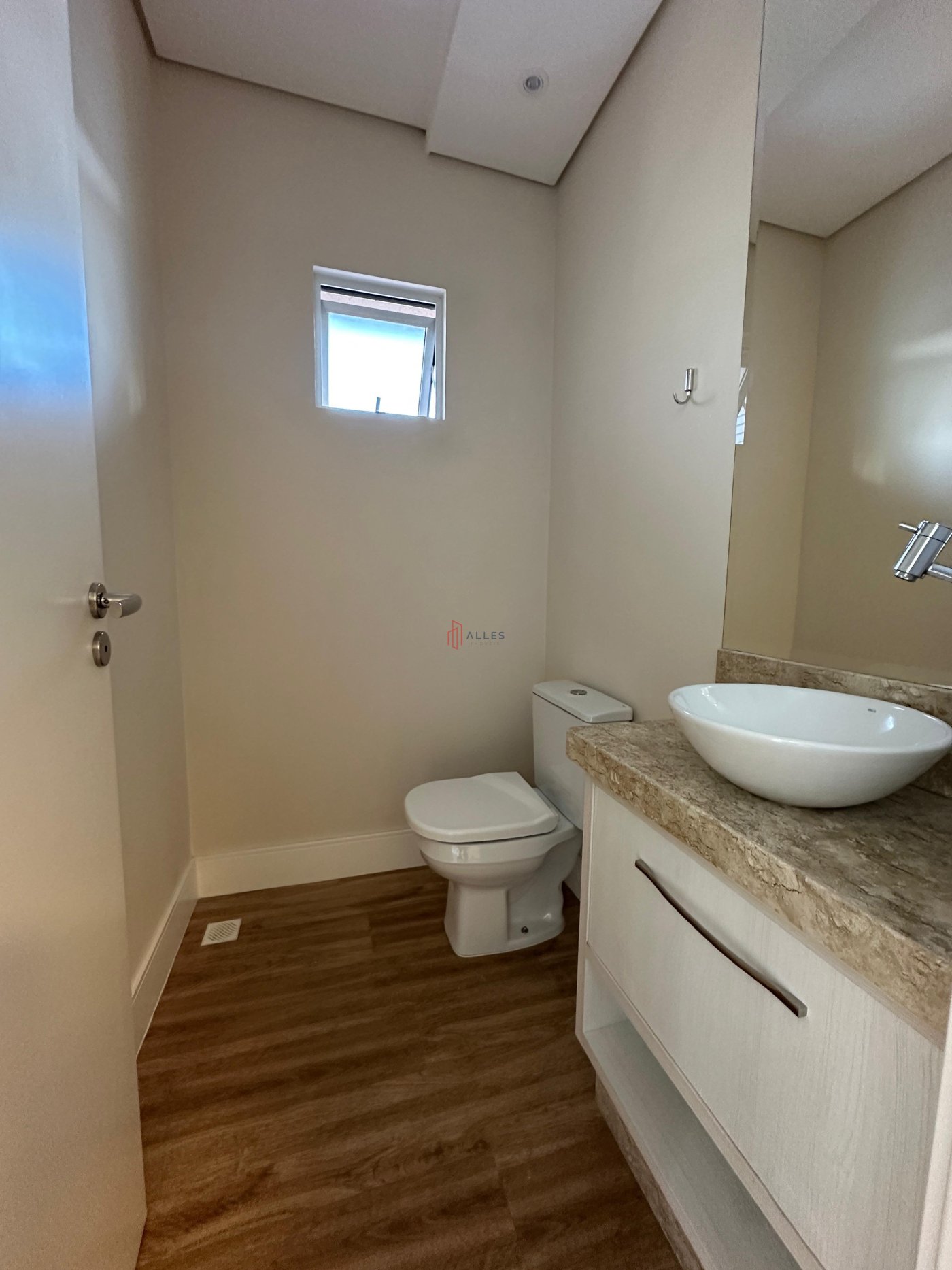ALUGA-SE ANUAL APARTAMENTO ALTO PADRÃO NO CENTRO DE BALNEÁRIO CAMBORIÚ/SC